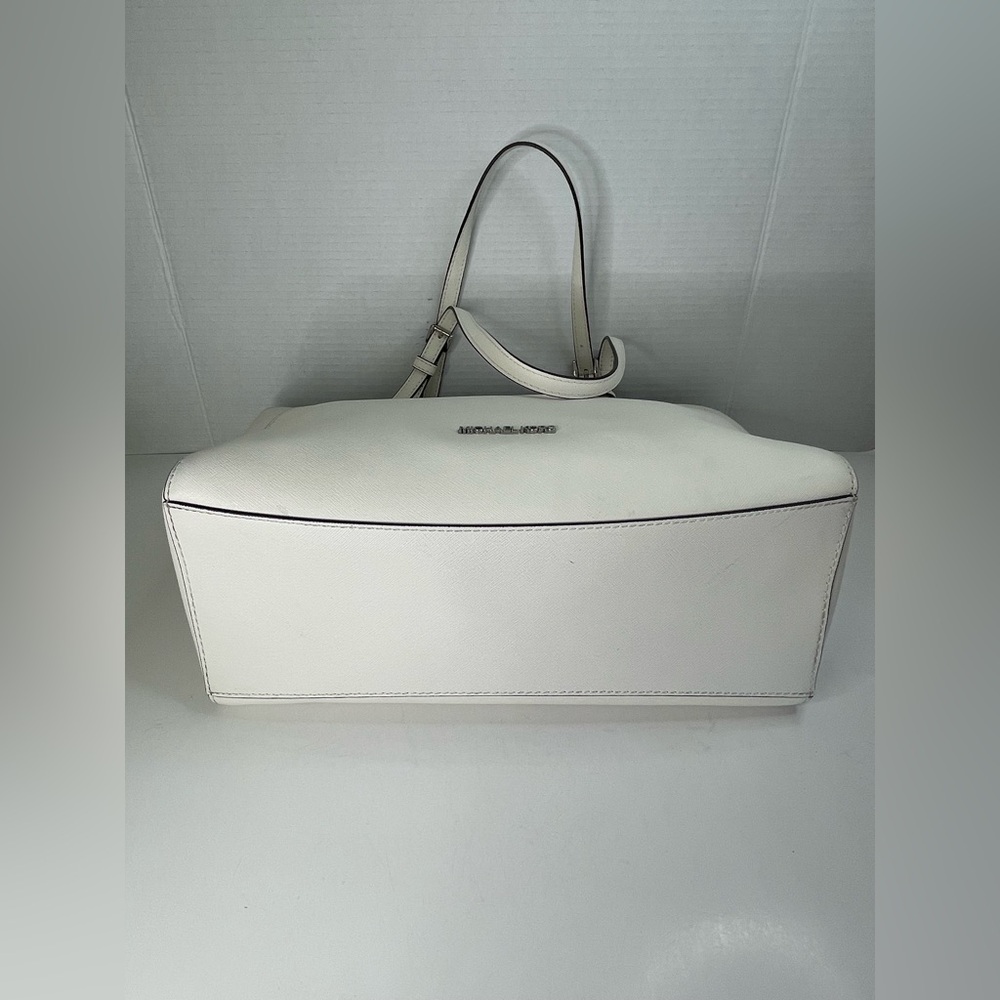Michael Kors Taupe and Cream Shoulder Bag - Picture 6 of 16